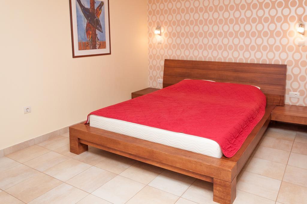 Apartments Lila Aurea Petrovac Екстер'єр фото