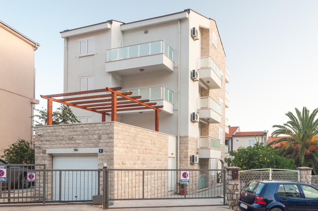 Apartments Lila Aurea Petrovac Екстер'єр фото