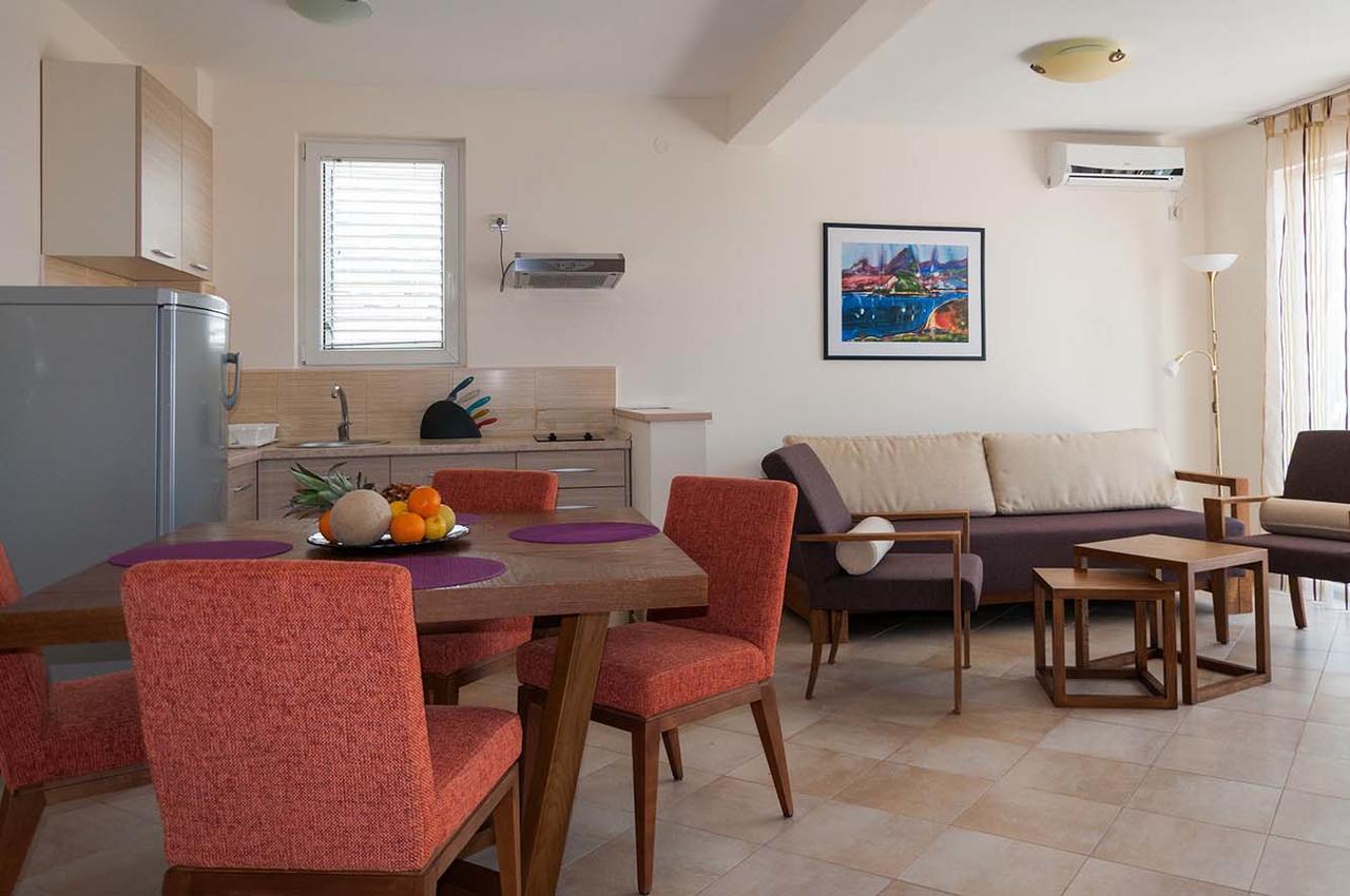 Apartments Lila Aurea Petrovac Екстер'єр фото