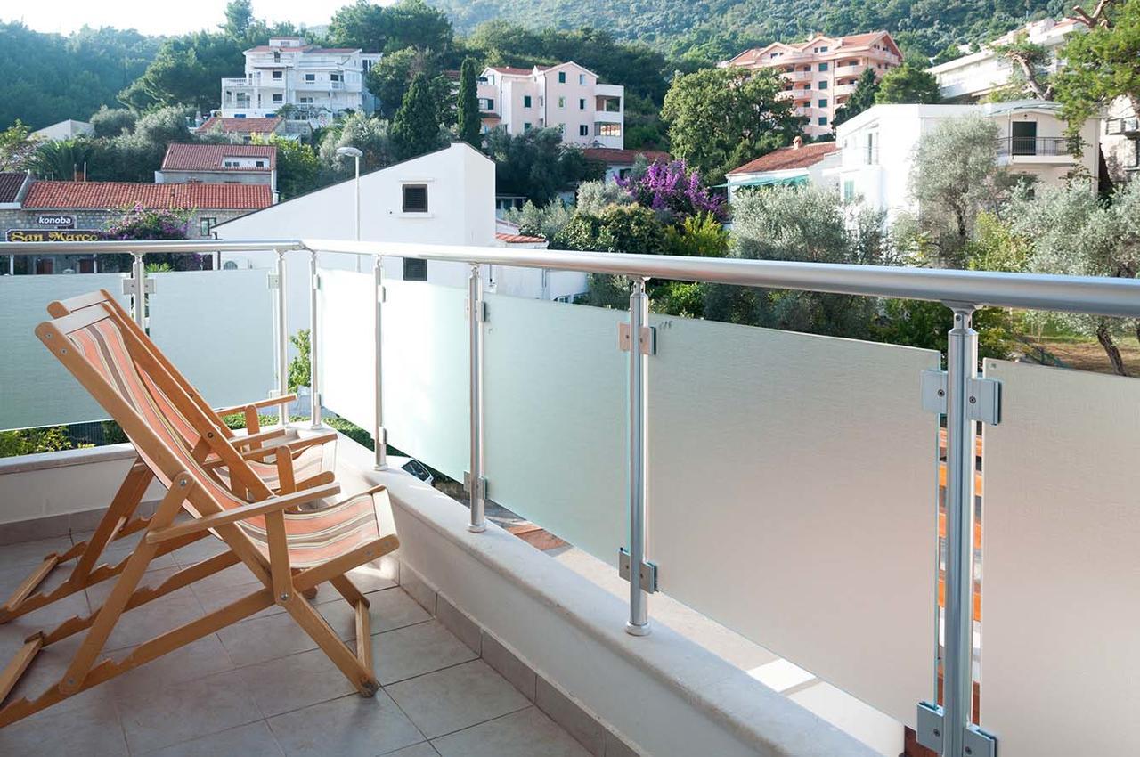 Apartments Lila Aurea Petrovac Екстер'єр фото