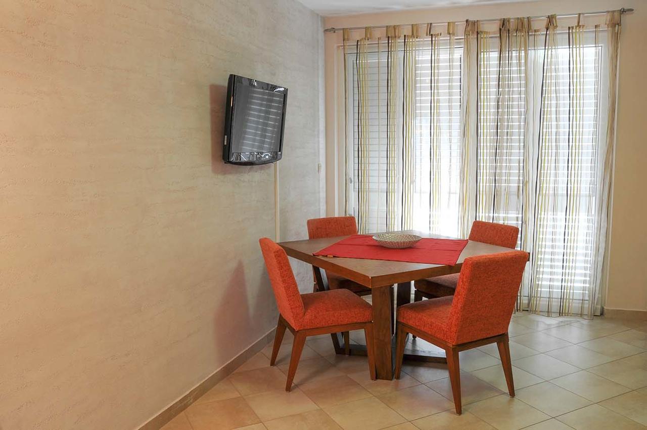 Apartments Lila Aurea Petrovac Екстер'єр фото