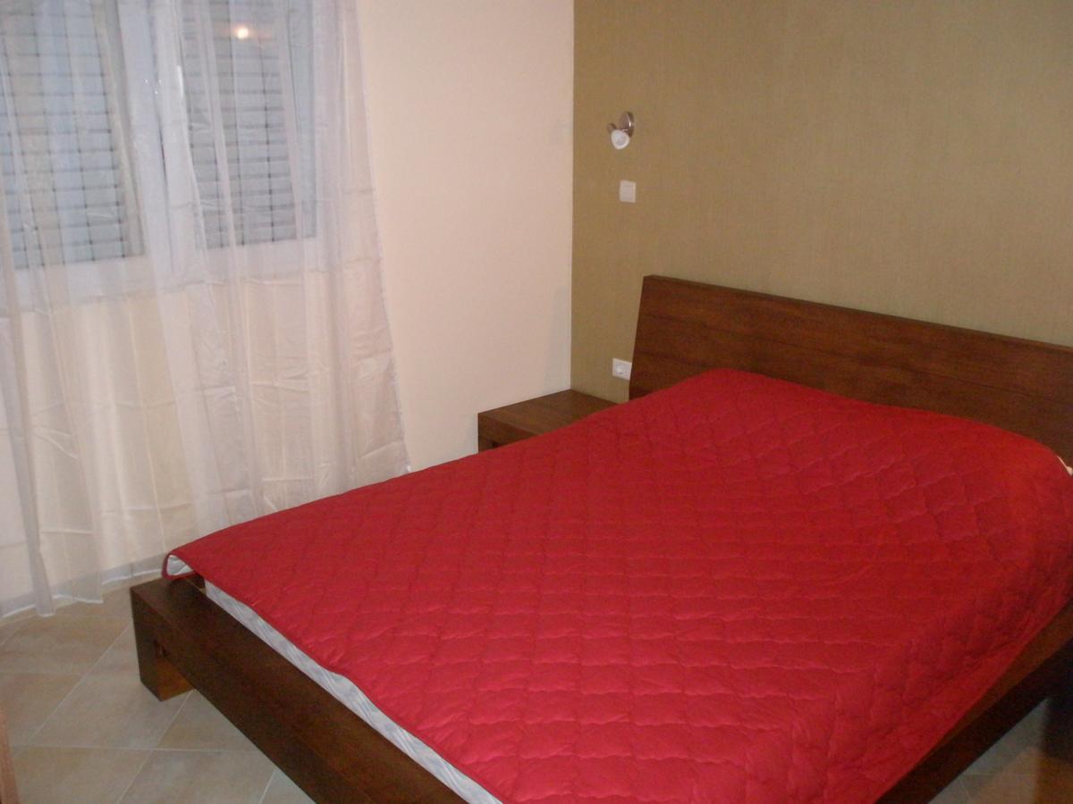 Apartments Lila Aurea Petrovac Екстер'єр фото