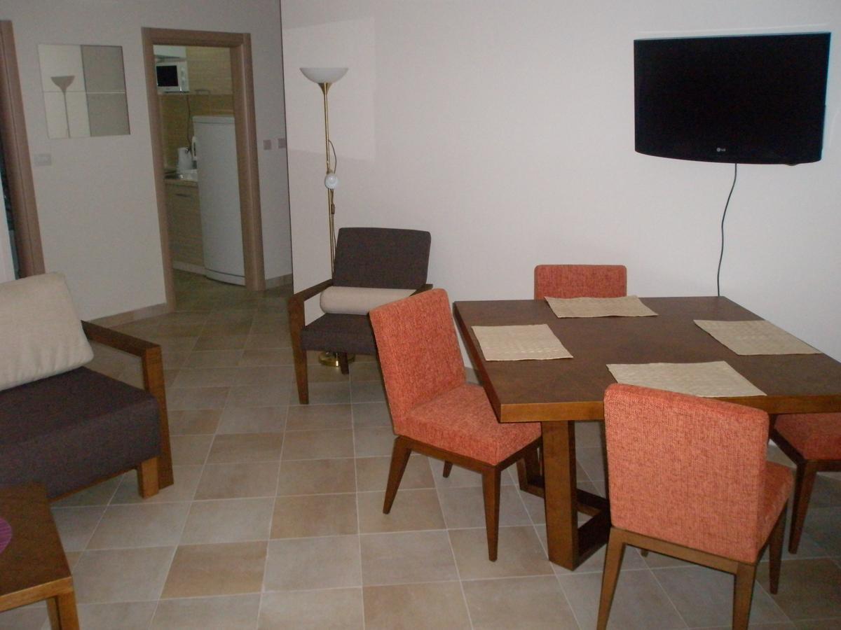 Apartments Lila Aurea Petrovac Екстер'єр фото